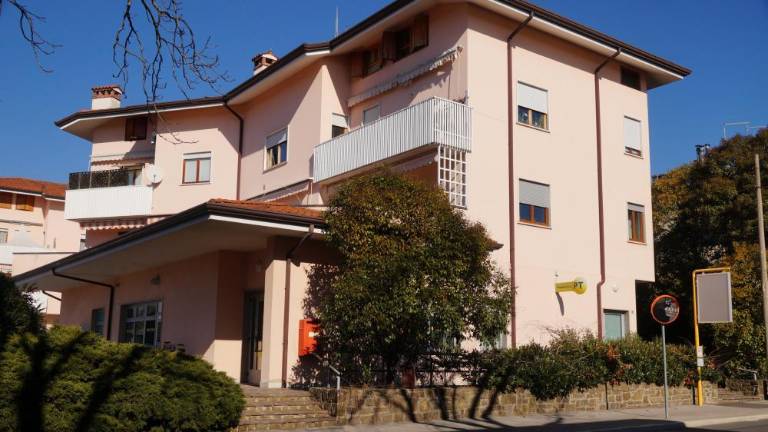 Karabinjerji na pošti v Ločniku