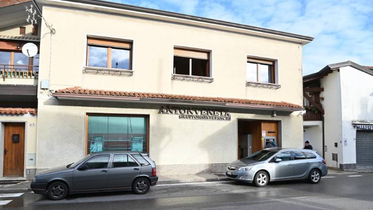 S 500 podpisi proti zaprtju banke na Proseku