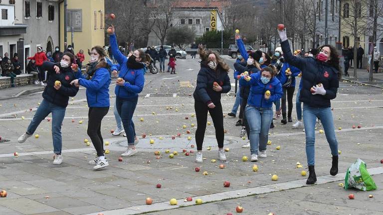 V Boljuncu letela jabolka