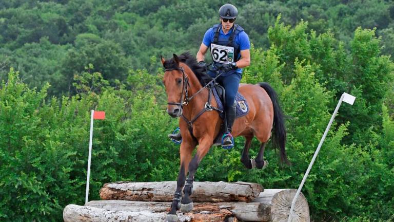 Jahači in njihovi konji močnejši od burje in dežja