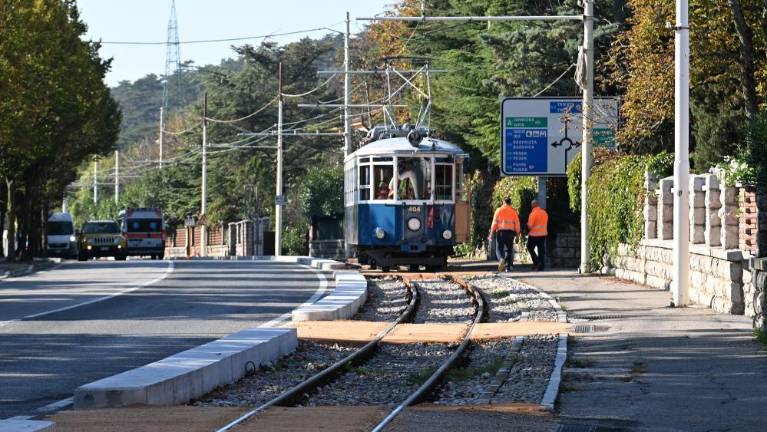 Katera odstopanja so na tramvajski progi?