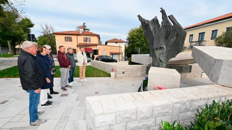 Slovenska skupnost začela praznovanje s položitvijo vencev