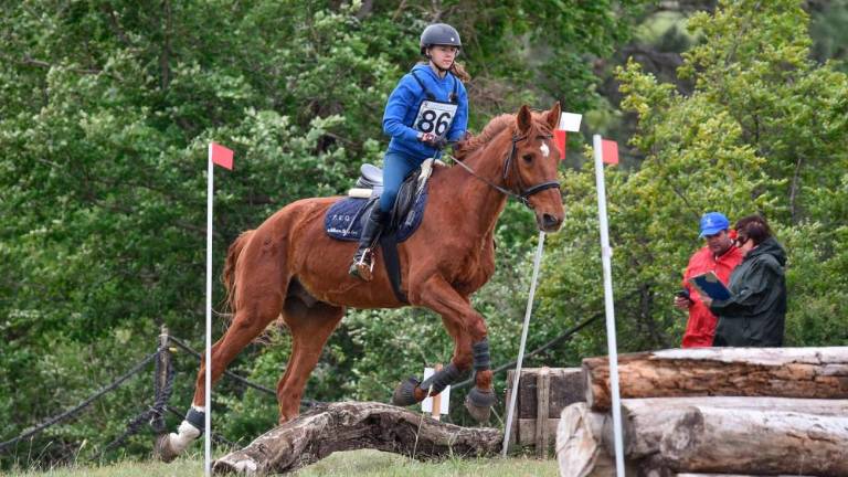 Jahači in njihovi konji močnejši od burje in dežja