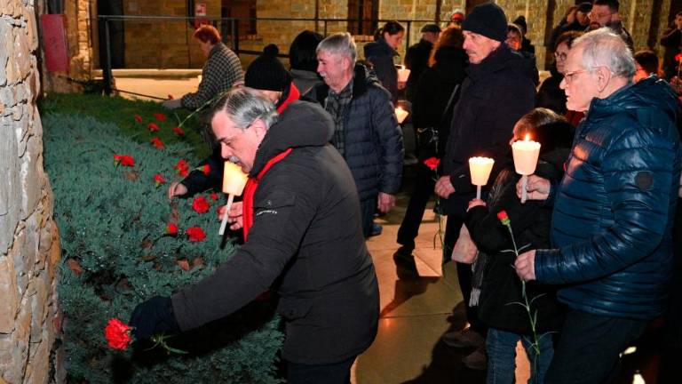 Z baklado so se spomnili žrtev holokavsta (foto)