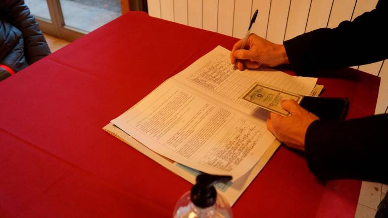 Zbiranje podpisov proti fašistični propagandi s polno paro