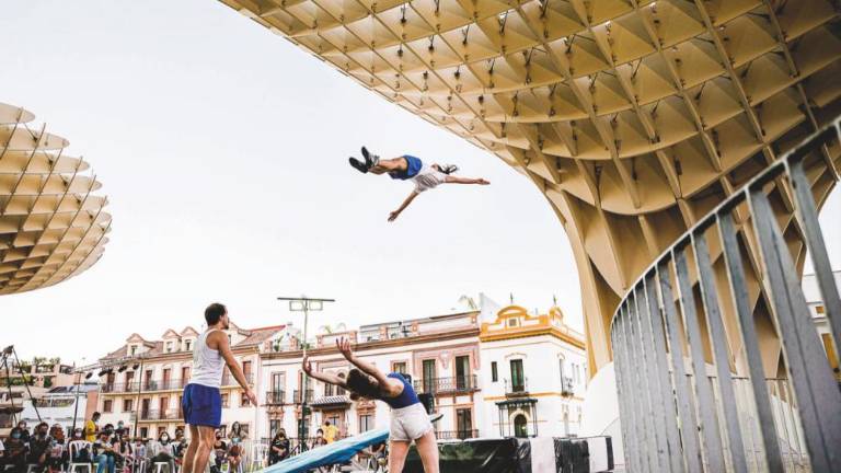 Cirkus na trgih in ulicah miljskega mestnega jedra