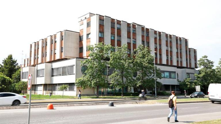 Zapornik pobegnil s koprskega sodišča