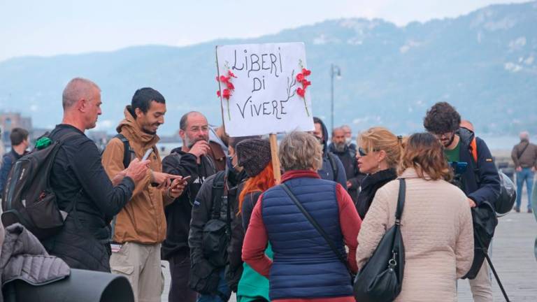 Ekstravagantna plat protesta v Trstu
