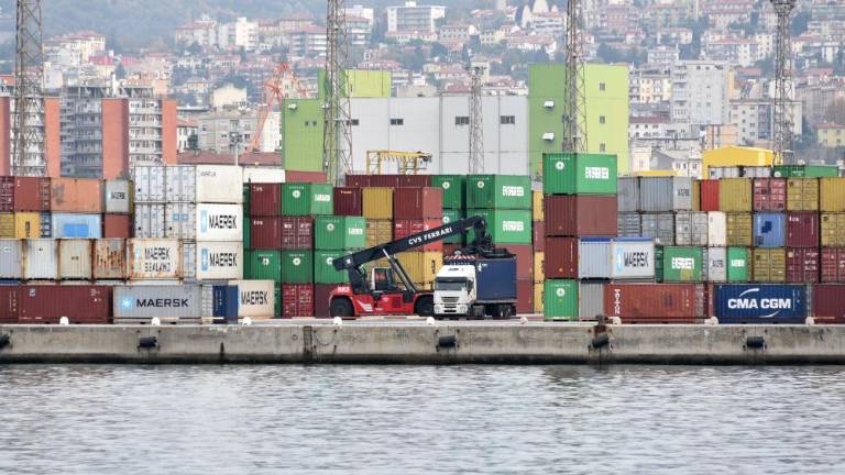 Pristaniški delavci oklicali štiridnevno stavko