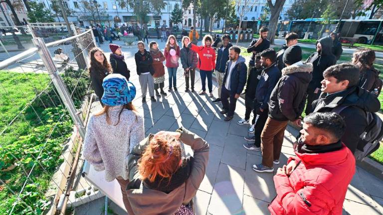 Humanitarci in občani za migrante