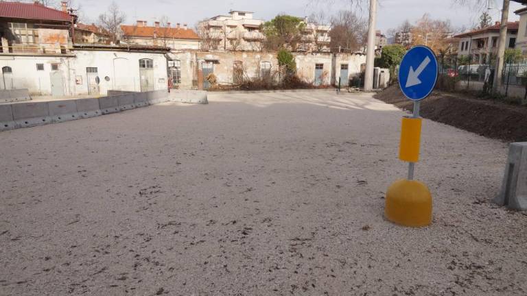 Pri goriški železniški postaji brezplačno parkirišče s 55 mesti