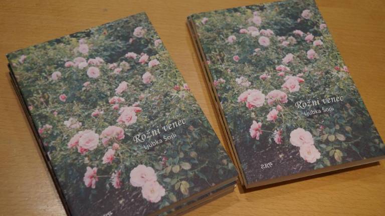 V molitvi rožnega venca uteha in pesniški navdih