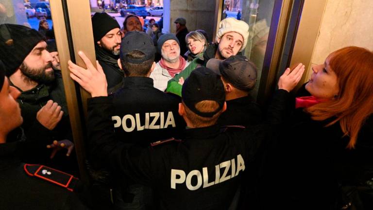 Napeto pred deželnim svetom (video)