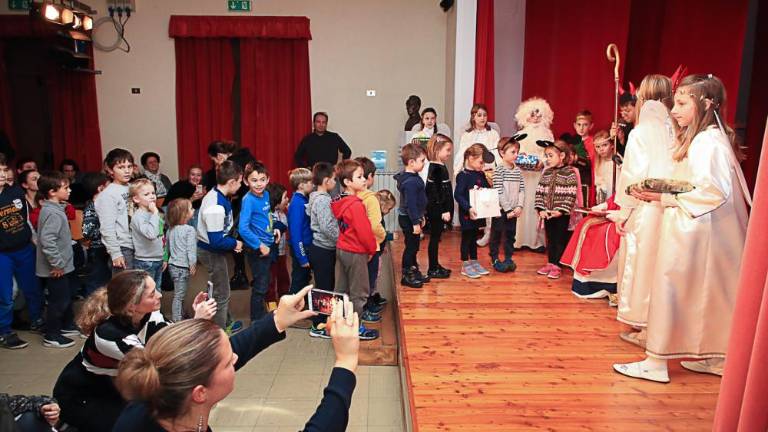 Otroke je obiskal Miklavž