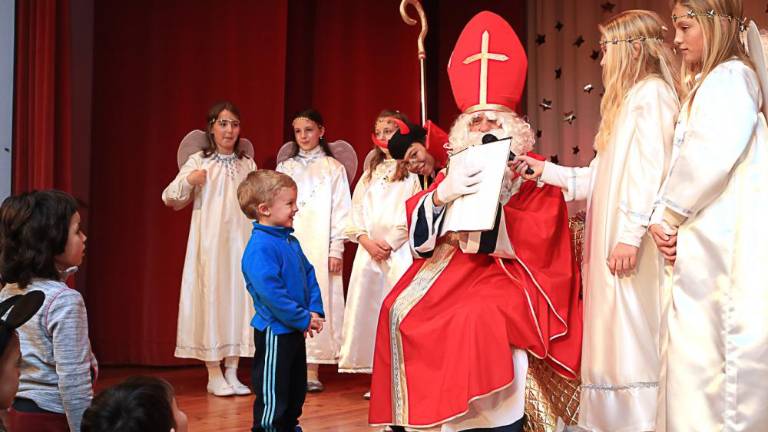 Otroke je obiskal Miklavž