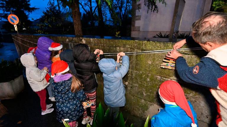 Prižig prazničnih lučk v Nabrežini in na Proseku