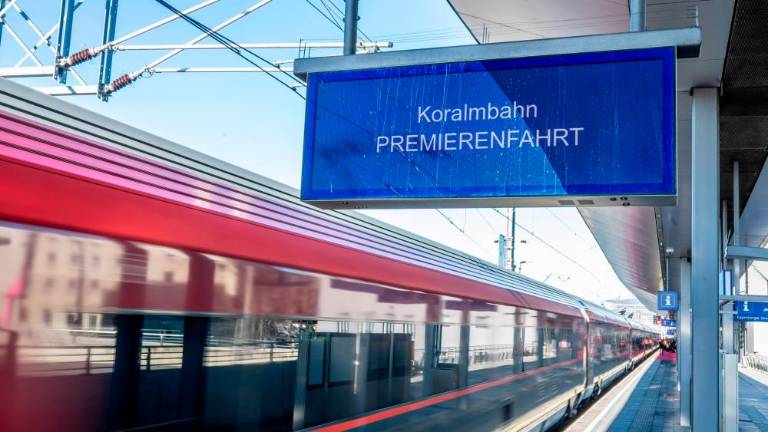 Odprli novo železniško progo med Gradcem in Celovcem