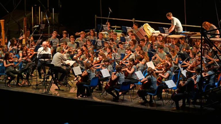 Orkester ESYO išče »bobne miru«