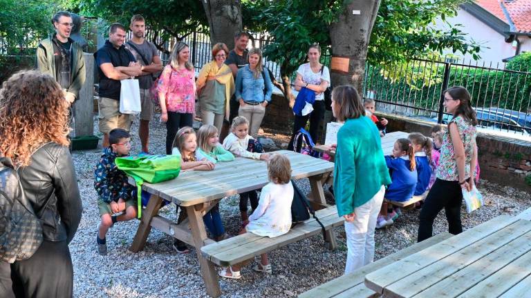 Šolski prag prestopili osnovnošolci in srednješolci (FOTO)