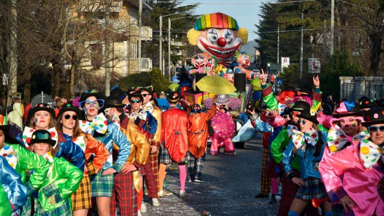 Pustni vozovi in skupine pozor!