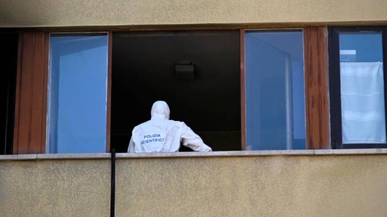 V požaru v Ulici Di Vittorio umrla 51-letna ženska