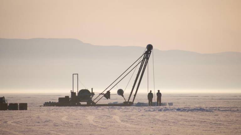 Pod gladino Bajkalskega jezera orjaški teleskop