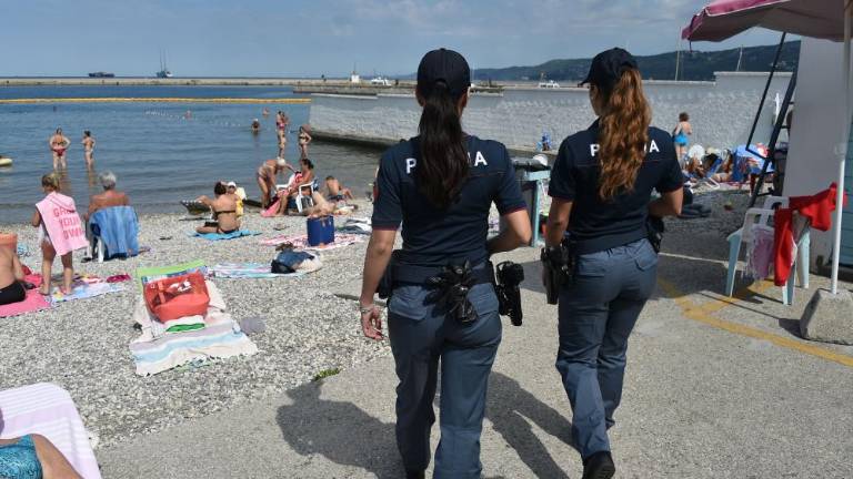 Več je tatvin, spolnega nasilja nad ženskami in zalezovanja