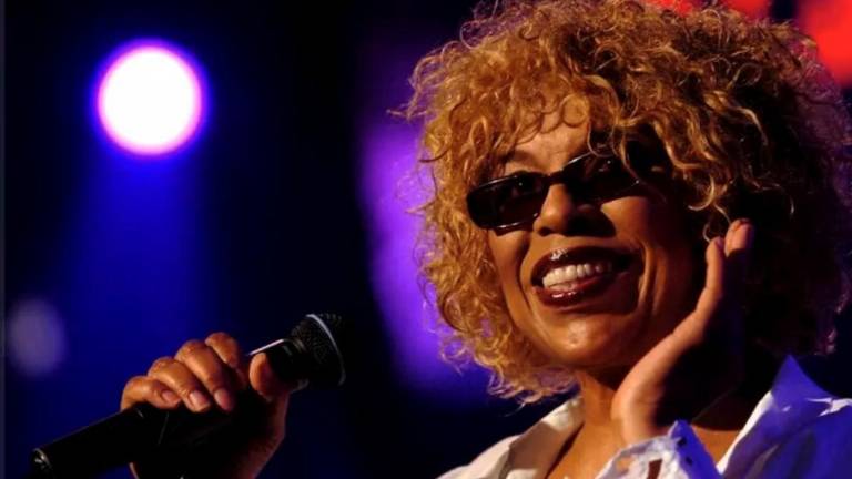 Umrla je Roberta Flack, pevka znane uspešnice Killing me softly