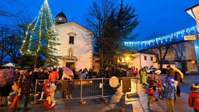 Prižig prazničnih lučk v Nabrežini in na Proseku