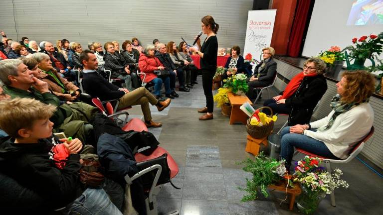 Do petka na ogled razstava o rožnarcah