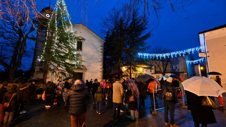 Prižig prazničnih lučk v Nabrežini in na Proseku