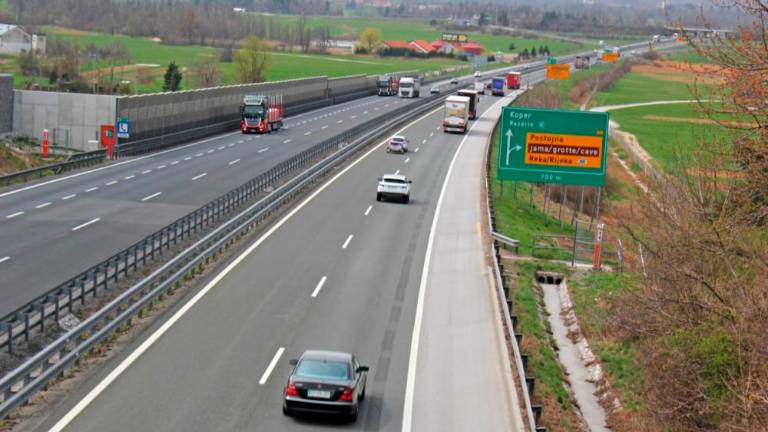 Na primorski avtocesti večkilometrski zastoji