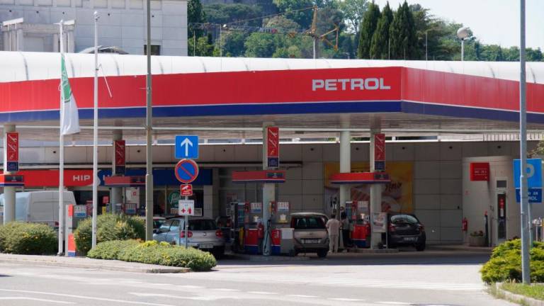 V Sloveniji se cene goriva višajo bistveno hitreje kot v Italiji