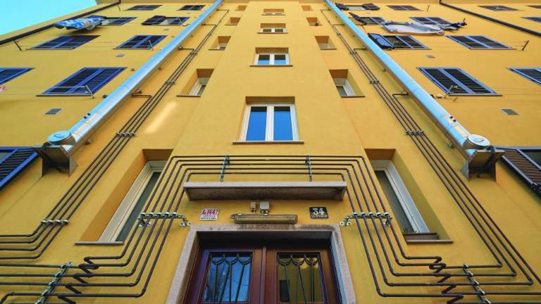 Več kot 200 družin do toplega doma