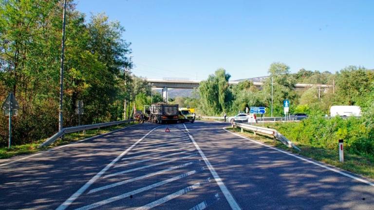 V prometni nesreči huje poškodovana 27-letnica