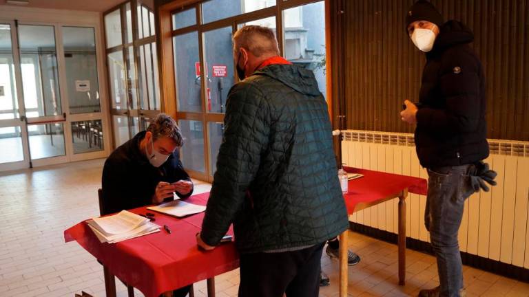 Zbiranje podpisov proti fašistični propagandi s polno paro