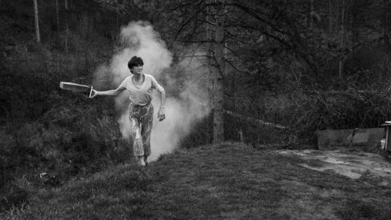 Tragedija žensk iz Srebrenice, ki dvajset let čakajo zaman