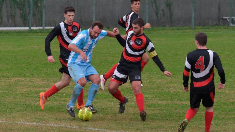 Vesna izpadla, Mladost čaka play-out