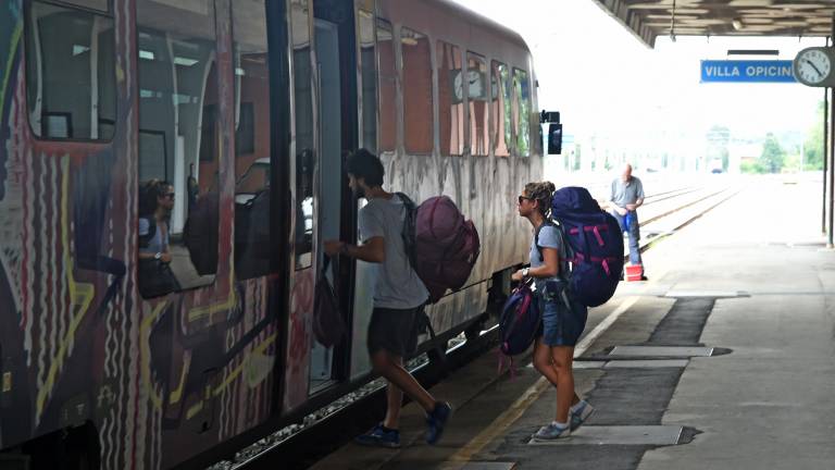 Nekoč so bile Opčine povezane s Sovjetsko zvezo, danes pelje vlak dvakrat dnevno v Ljubljano