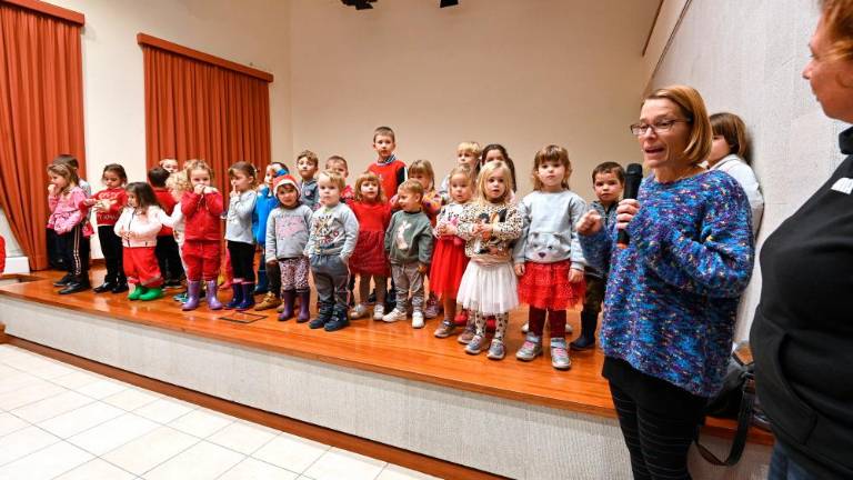 Prižig prazničnih lučk v Nabrežini in na Proseku