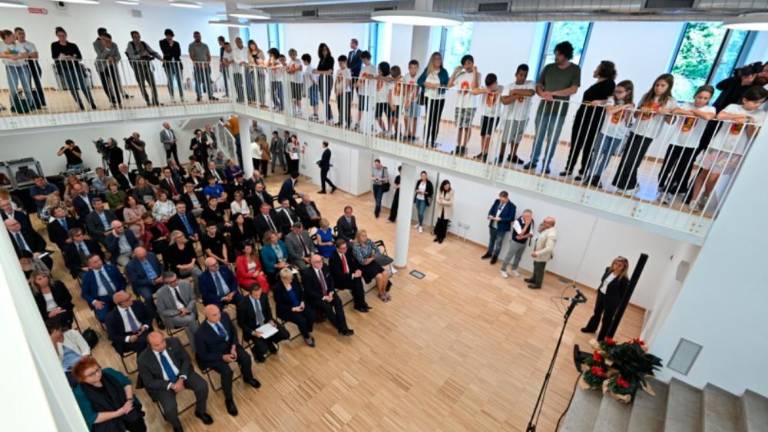 Predsednica Nataša Pirc Musar odkrila napis na svetoivanskem Narodnem domu (foto, video in celoten govor)