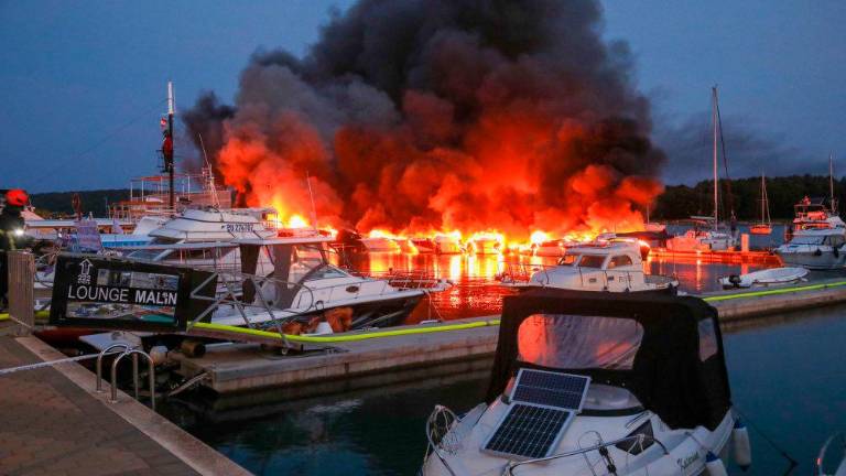 V marini v Medulinu zgorelo 22 plovil