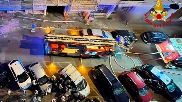 V Ulici Revoltella po prepiru zažgal partnerkino stanovanje