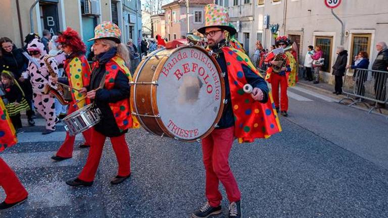 Sprehod otrok in varušk