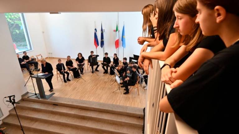 Predsednica Nataša Pirc Musar odkrila napis na svetoivanskem Narodnem domu (foto, video in celoten govor)