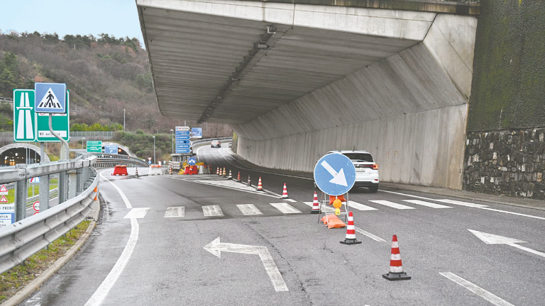 Zahtevajo pojasnila o zapiranju padriškega predora