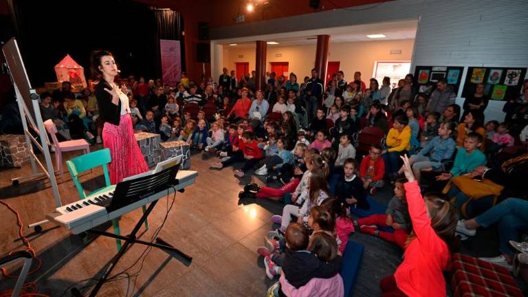 Pravljicam posvetili cel dan