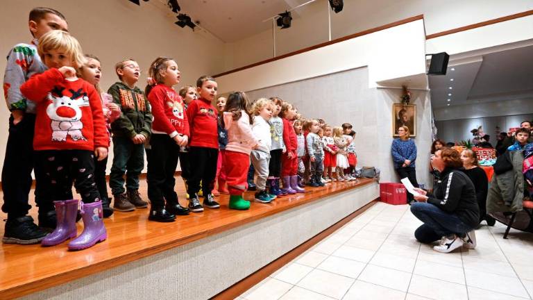 Prižig prazničnih lučk v Nabrežini in na Proseku