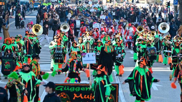 Po tržaških ulicah krenil Evropski pust (foto in video)