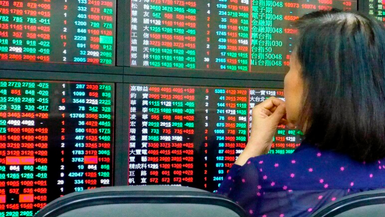 Cene nafte spet nad 100 dolarjev za sod